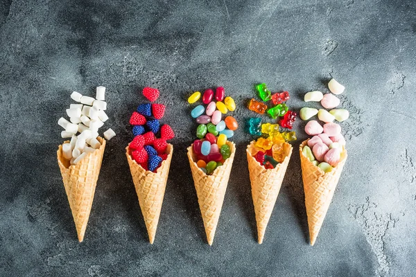 renkli parlak çeşitli şekerler