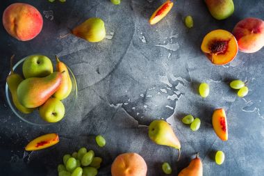 taze şeftali, armut, üzüm.