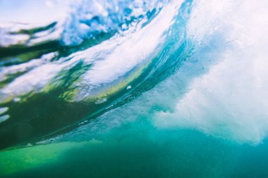 büyük deniz dalga sıçramasına 