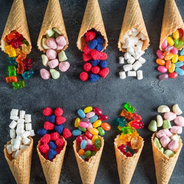 renkli parlak çeşitli şekerler