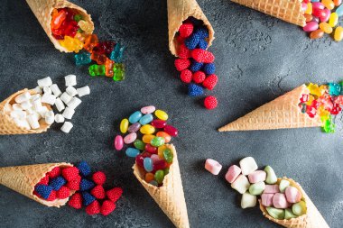 renkli parlak çeşitli şekerler