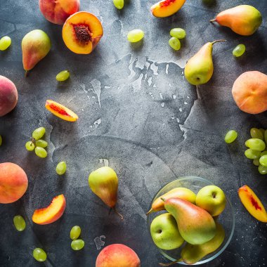 taze şeftali, armut, üzüm.