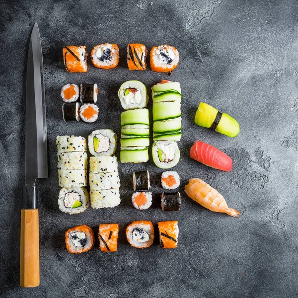 Deliciosos rolos de sushi — Fotografia de Stock