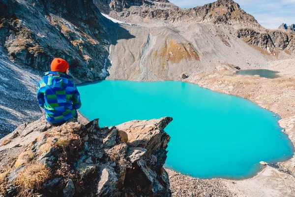 Hiker Mountains Tourist Lake — Stock Photo, Image