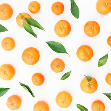 Portakallar beyaza izole edilmiş