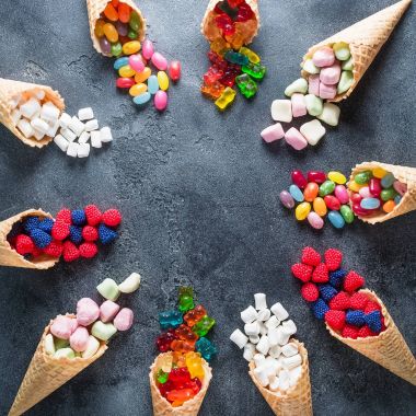 renkli parlak çeşitli şekerler