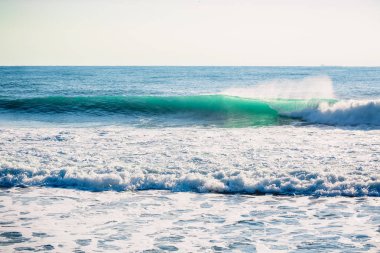 büyük deniz dalga sıçramasına 