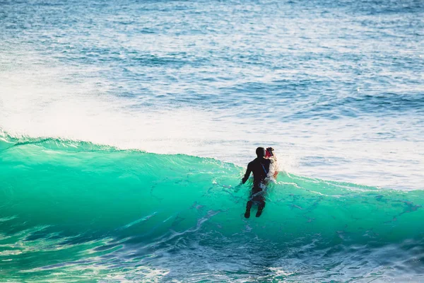 Surfer riding  on perfect ocean wave — Stock Photo, Image