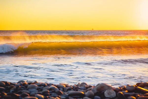 Schizzi grande onda del mare — Foto Stock