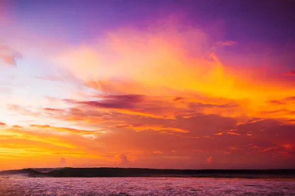 바다 위로 아름다운 일몰 — 스톡 사진