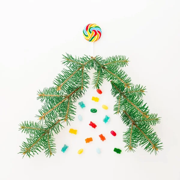 Vánoční strom vyrobený z snítkami — Stock fotografie