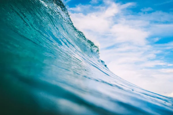 Salpicando grande onda do mar — Fotografia de Stock