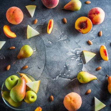 taze şeftali, armut, üzüm.