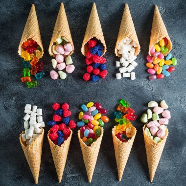 renkli parlak çeşitli şekerler