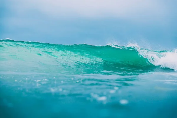 Blue Wave Upaść Tropikalne Ocean — Zdjęcie stockowe