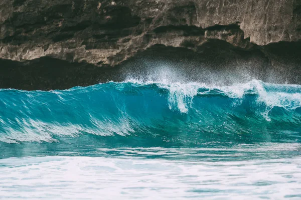 Splashing Big Sea Wave Daytime — Stock Photo, Image