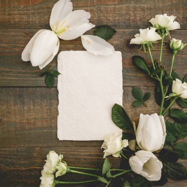 kart ve ihale çiçekler 