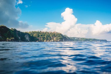 Tropikal plaj ve cliff Bali, Endonezya