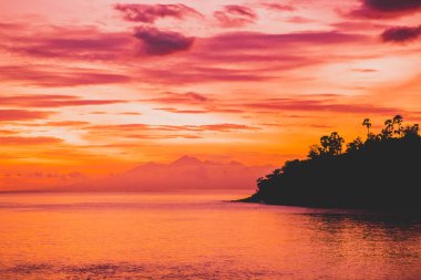 büyük deniz dalga sıçramasına 