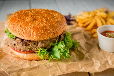 Klasik büyük hamburger