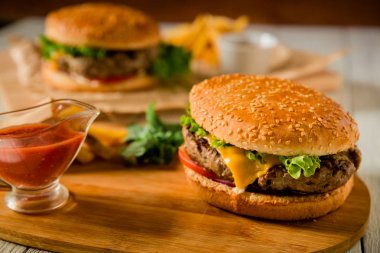 Klasik büyük hamburger