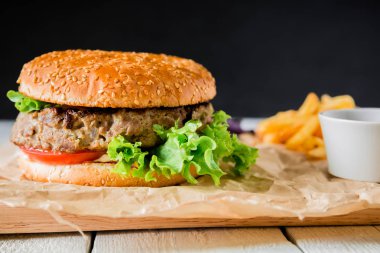 Klasik büyük hamburger