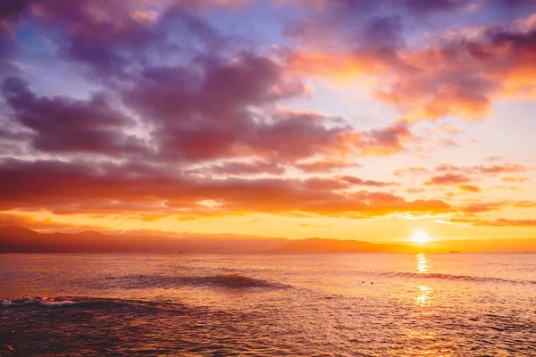 Heller Sonnenuntergang Oder Sonnenaufgang Meer Landschaft Mit Warmen Sonnenuntergangs Oder — Stockfoto