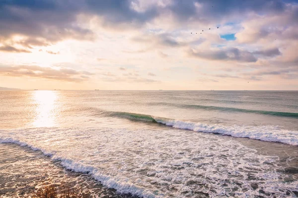 Perfecte Breken Vat Ocean Wave Landschap Met Kleuren Van Zonsopgang — Stockfoto
