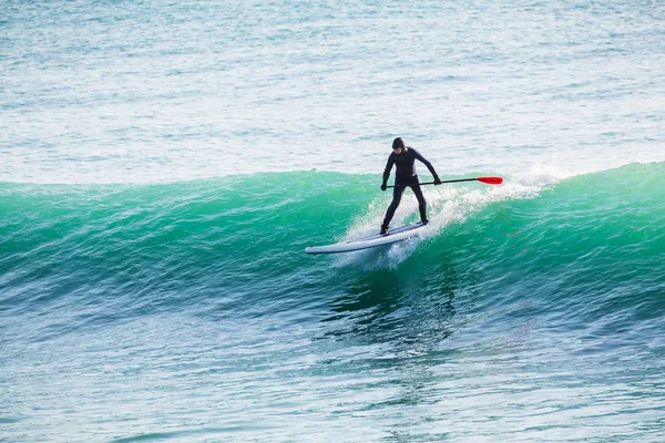 Surfer Auf Stand Paddle Board Auf Blauer Welle Paddelsurfen Meer — Stockfoto