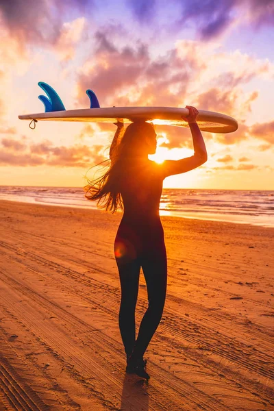 Mädchen Stand Up Paddle Boarding — Stockfoto