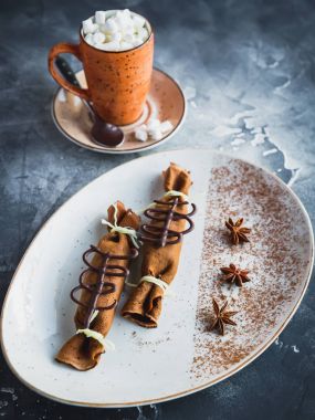 Tarçın ve anason ile çikolatalı kek