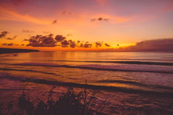 Vista Panoramica Della Superficie Dell Acqua Sotto Cielo Nuvoloso Tramonto — Foto Stock