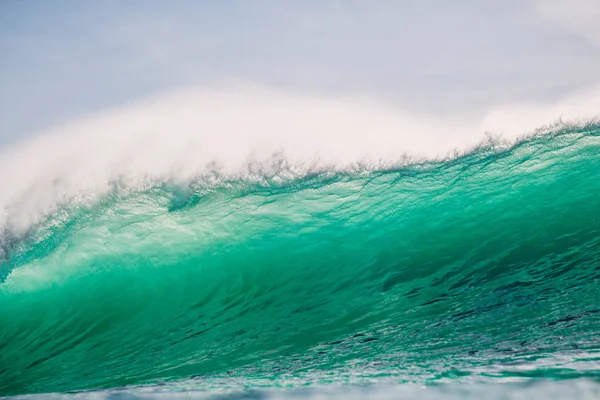 Фото Красивої Чистої Морської Хвилі Фоні Блакитного Неба — стокове фото