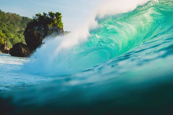 Фото Красивой Чистой Морской Волны Голубом Фоне Неба — стоковое фото