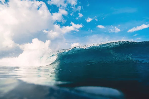 Foto Bela Onda Mar Limpo Fundo Céu Azul — Fotografia de Stock