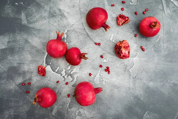 Pomegranate fruit with seeds on dark background. Food background — Stock Photo, Image