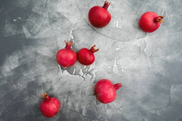 Pomegranate with seeds on dark background. Food background. Flat — Stock Photo, Image