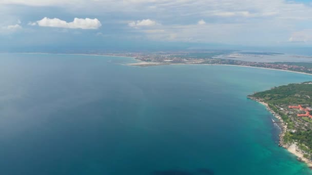 Océan tropical turquoise et paysage à Bali, vue aérienne .