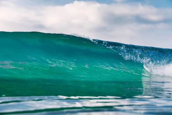 Ola Cristal Azul Océano Rompiendo Olas Luz Solar —  Fotos de Stock