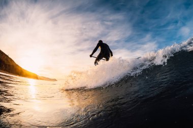 28 Aralık 2019. Anapa, Rusya. Stand Up Paddle sörf yapıyor.