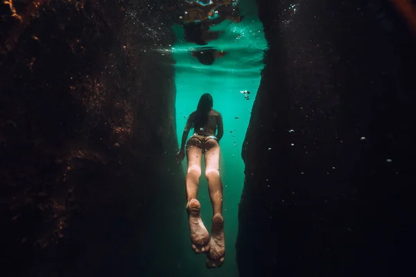 November 2019 Bali Indonesia Women Posing Underwater Transparent River Waterfall — Stock Photo, Image