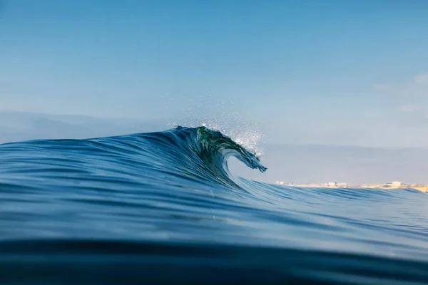 Vague Tonneau Pour Surfer Dans Océan Briser Onde Transparente — Photo