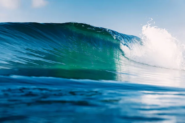 Vague Tonneau Pour Surfer Dans Océan Briser Onde Transparente — Photo