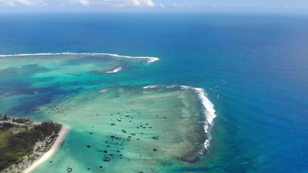 Пляж Підводний Водоспад Маврикії Пляж Блакитним Океаном Вид Повітря — стокове відео