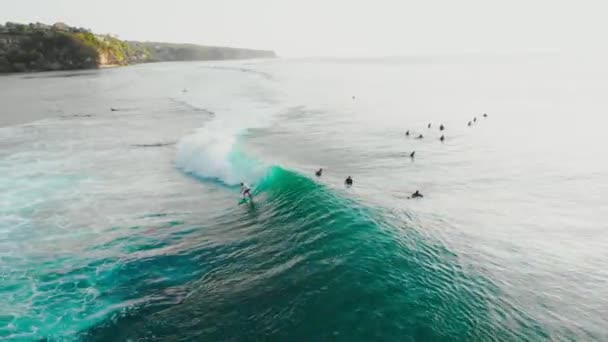 September 2019 Bali Indonesia Surfer Barrel Ocean Wave Surfing Big — 비디오