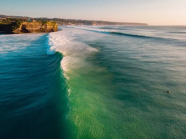 Letecký pohled na vlny. Největší oceánské vlny na Bali — Stock fotografie