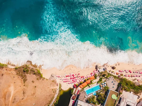 Aerial view of sandy beach with turquoise ocean and waves. Dream — 스톡 사진