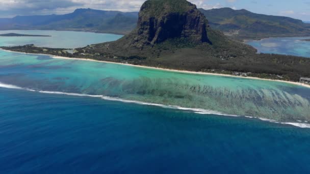 Luchtfoto Van Mauritius Eiland Morne Brabant Berg Met Blauwe Lagune — Stockvideo