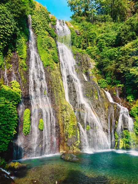 Niesamowity Kaskadowy Wodospad Tropikalnej Dżungli Bali Obrazek Stockowy