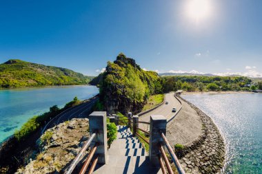 Mauritius Adası 'nda okyanus ve güneş ışığıyla Maconde noktası